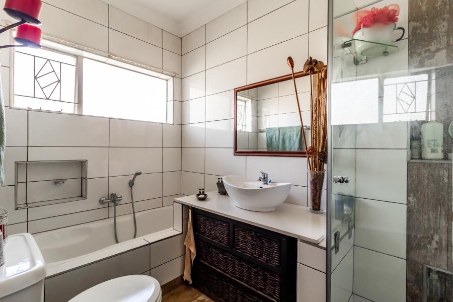 3 Bedroom Property for Sale in Waverley Gauteng