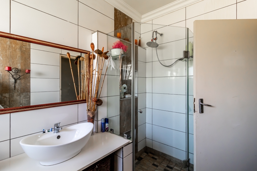 3 Bedroom Property for Sale in Waverley Gauteng