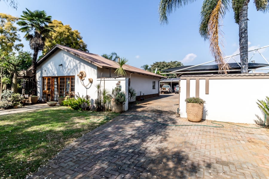 3 Bedroom Property for Sale in Waverley Gauteng