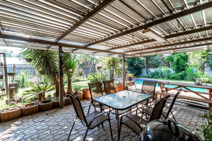 3 Bedroom Property for Sale in Waverley Gauteng