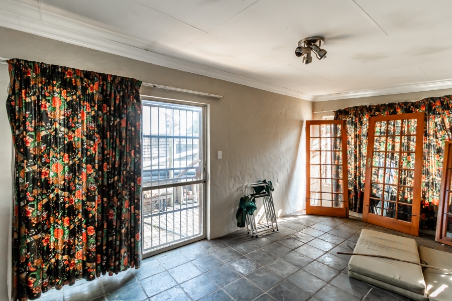 3 Bedroom Property for Sale in Waverley Gauteng