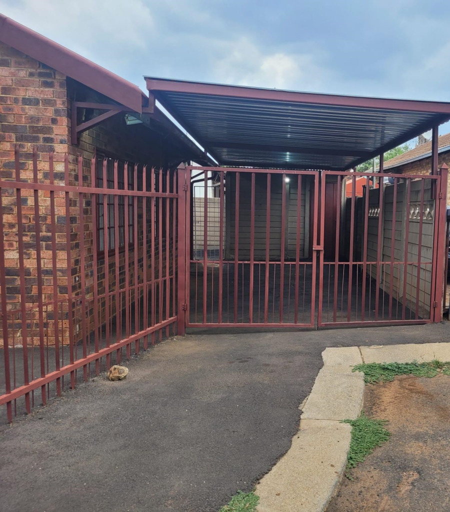 3 Bedroom Property for Sale in Elandspoort Gauteng