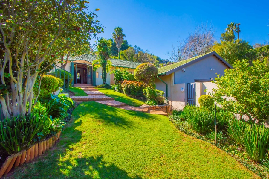 6 Bedroom Property for Sale in Quellerina Gauteng