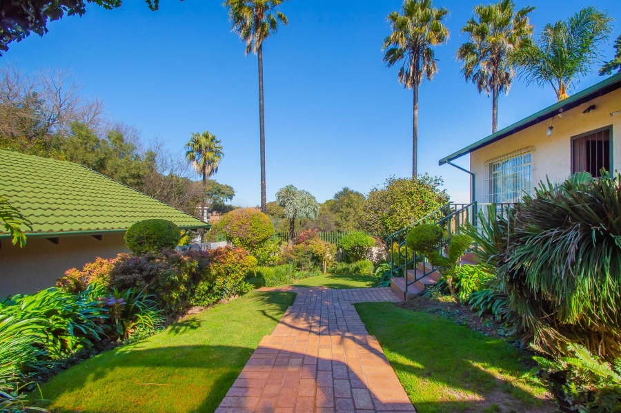 6 Bedroom Property for Sale in Quellerina Gauteng