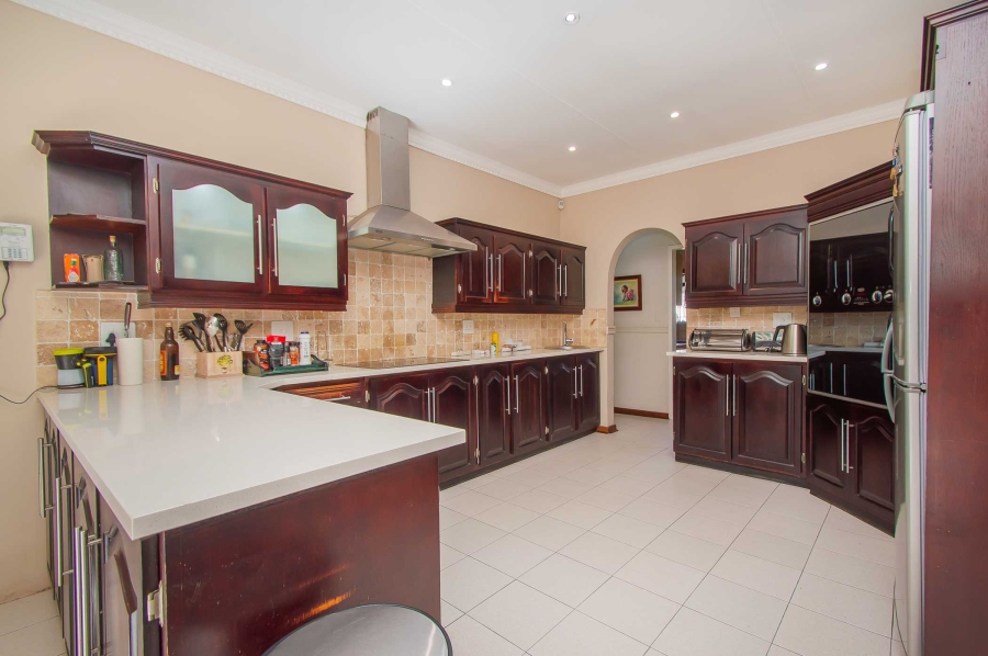 6 Bedroom Property for Sale in Quellerina Gauteng