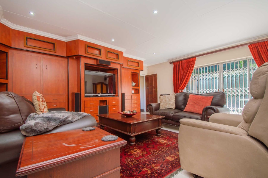 6 Bedroom Property for Sale in Quellerina Gauteng