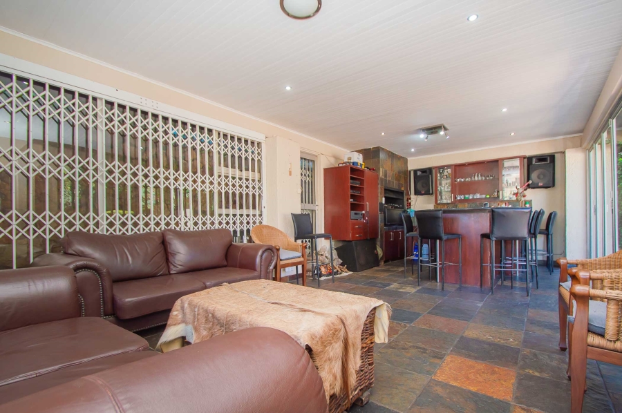 6 Bedroom Property for Sale in Quellerina Gauteng