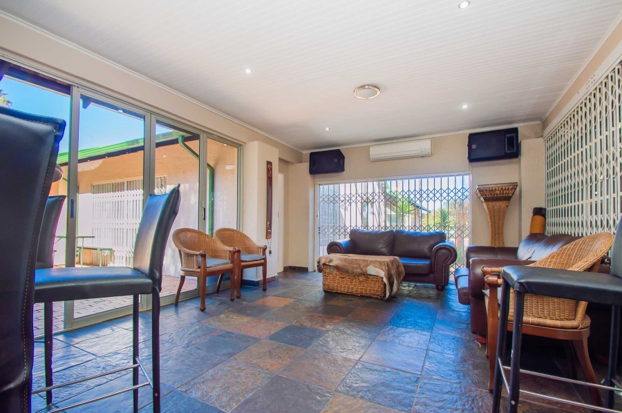 6 Bedroom Property for Sale in Quellerina Gauteng