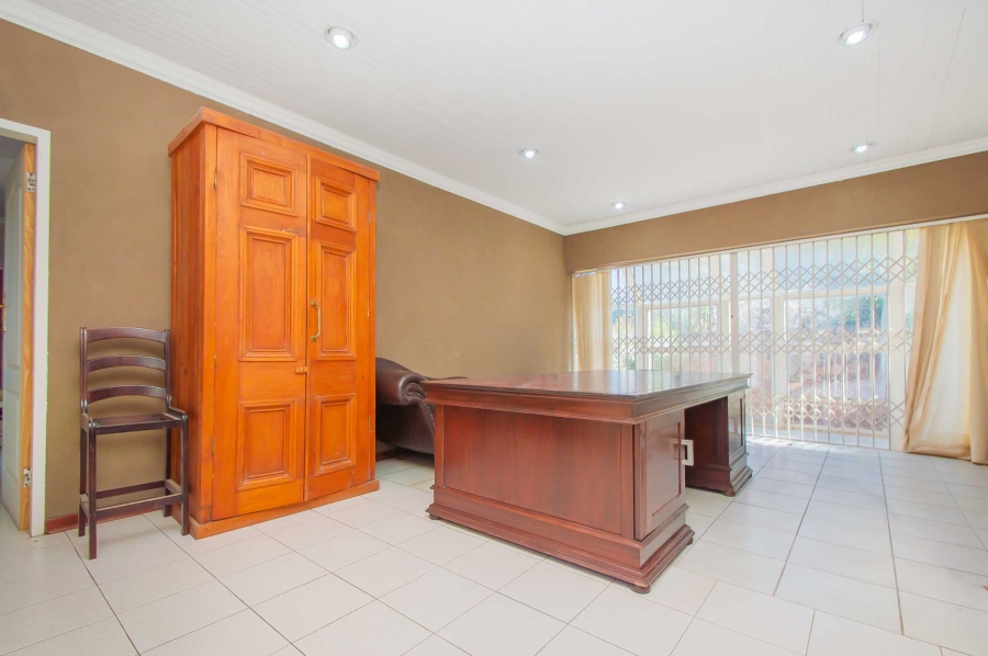 6 Bedroom Property for Sale in Quellerina Gauteng