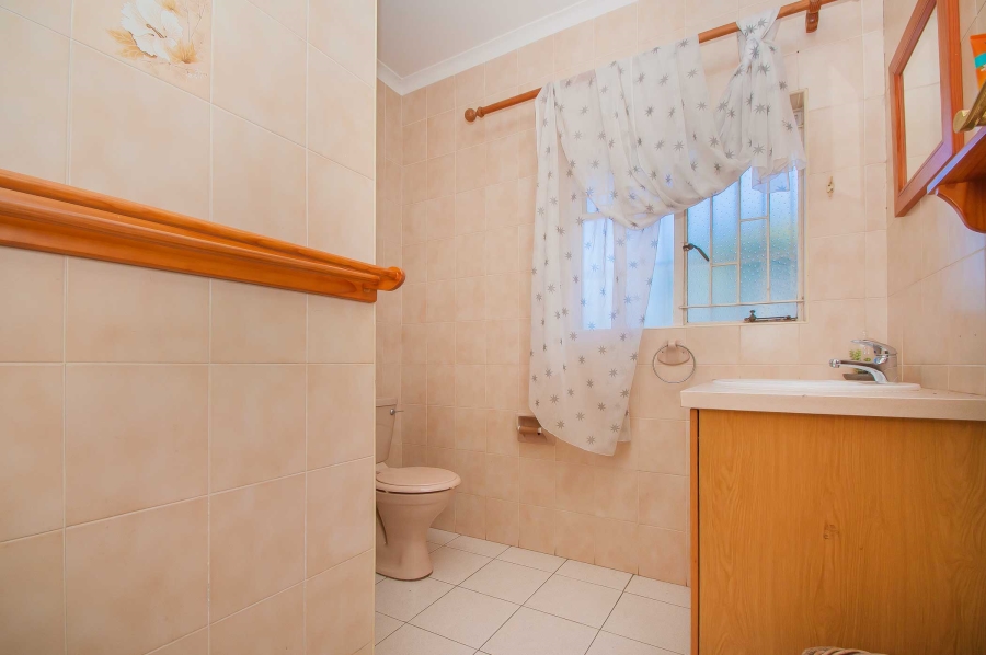 6 Bedroom Property for Sale in Quellerina Gauteng