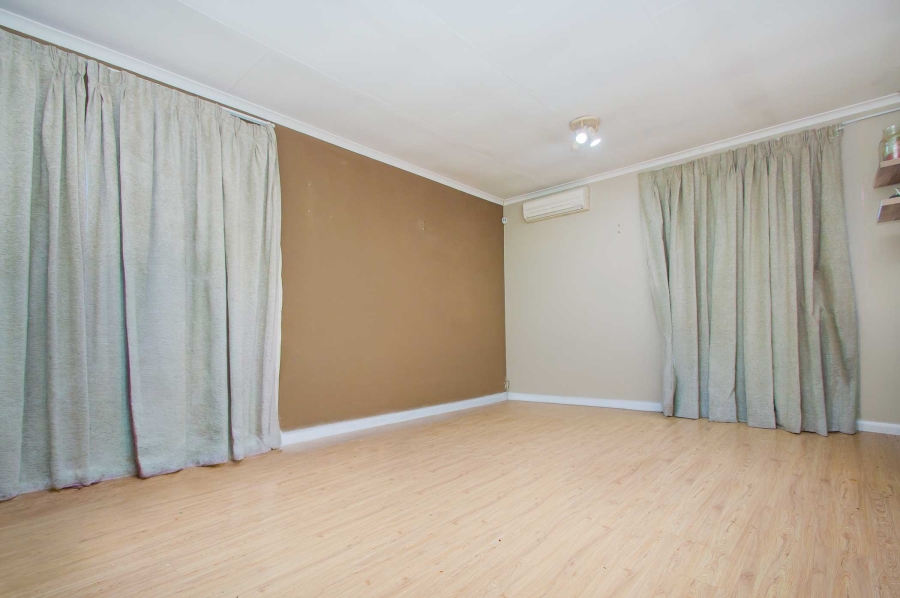 6 Bedroom Property for Sale in Quellerina Gauteng