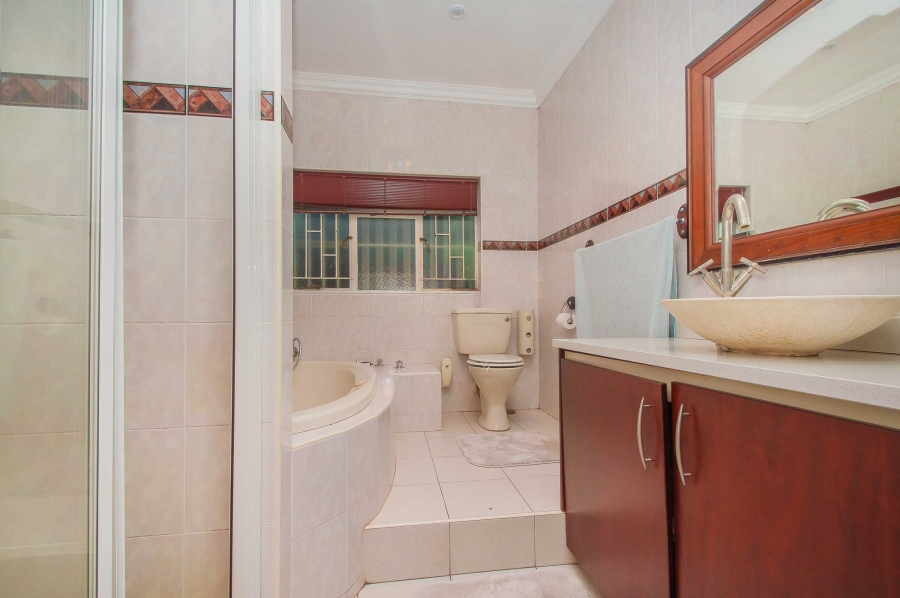 6 Bedroom Property for Sale in Quellerina Gauteng