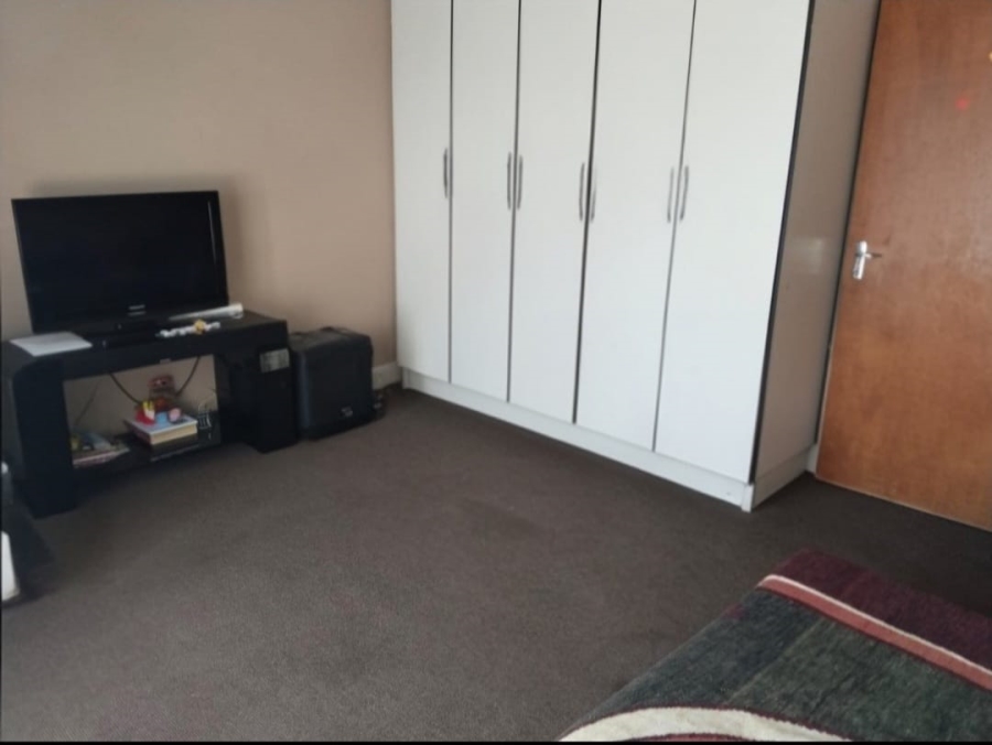 5 Bedroom Property for Sale in Lodeyko Gauteng