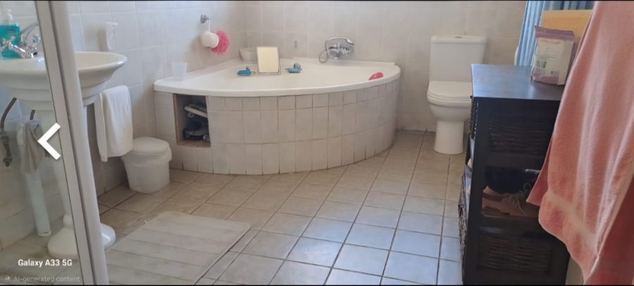 5 Bedroom Property for Sale in Lodeyko Gauteng
