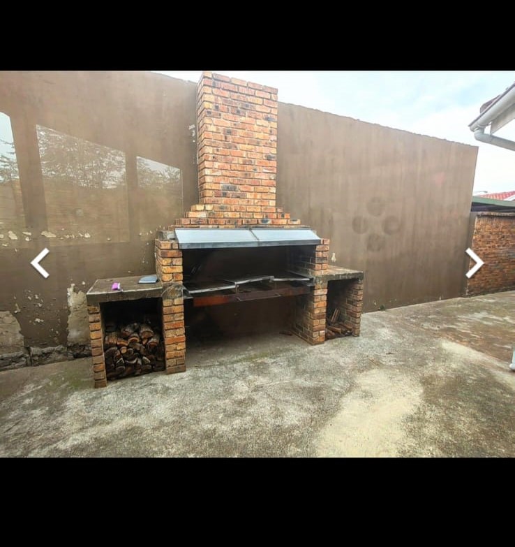 5 Bedroom Property for Sale in Lodeyko Gauteng