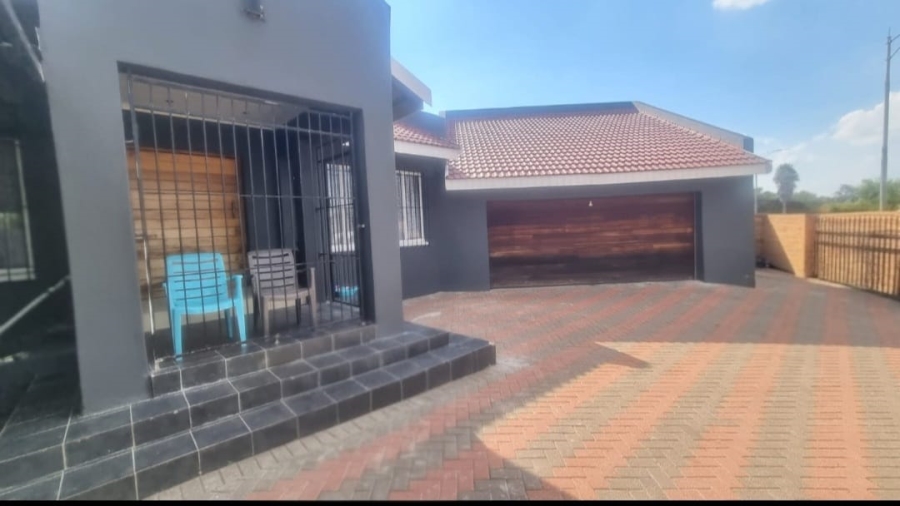 5 Bedroom Property for Sale in Lodeyko Gauteng