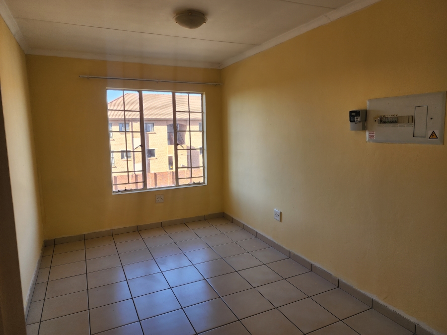 To Let 2 Bedroom Property for Rent in Sonneglans Gauteng