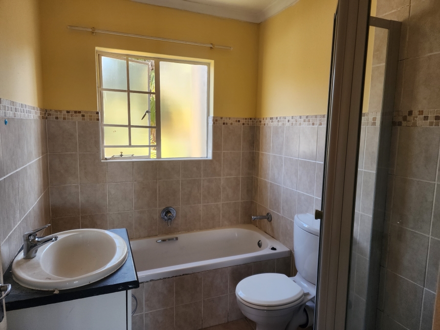 To Let 2 Bedroom Property for Rent in Sonneglans Gauteng
