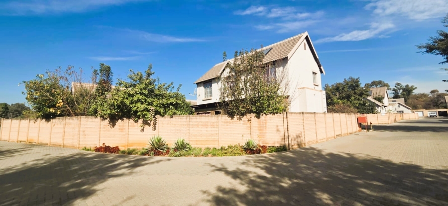 3 Bedroom Property for Sale in Willow Park Manor Gauteng