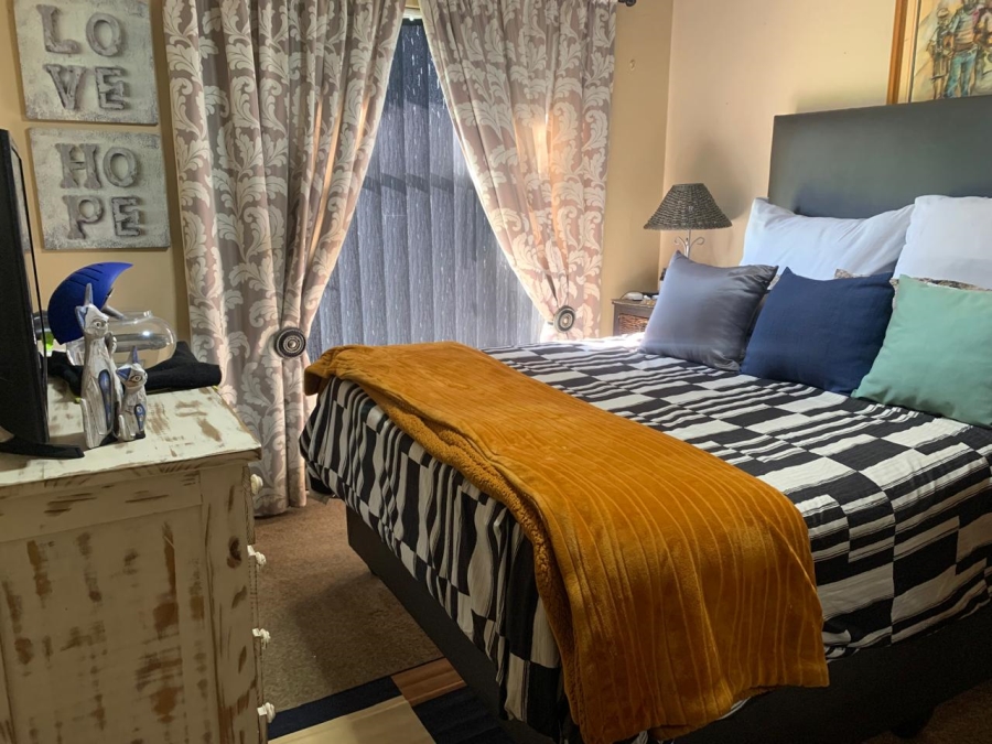 3 Bedroom Property for Sale in Vanderbijlpark SE 6 Gauteng