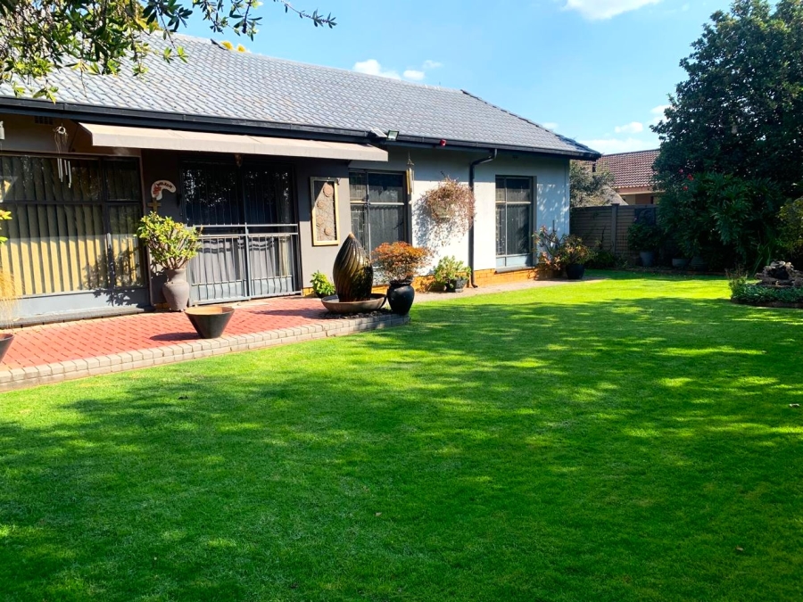 3 Bedroom Property for Sale in Vanderbijlpark SE 6 Gauteng
