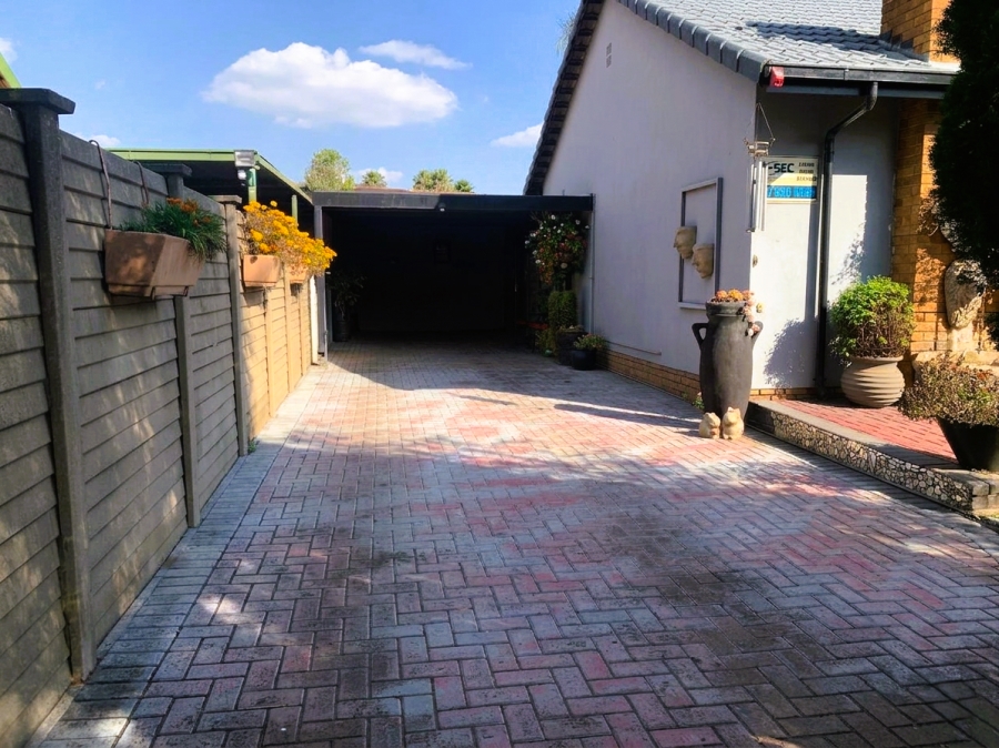 3 Bedroom Property for Sale in Vanderbijlpark SE 6 Gauteng