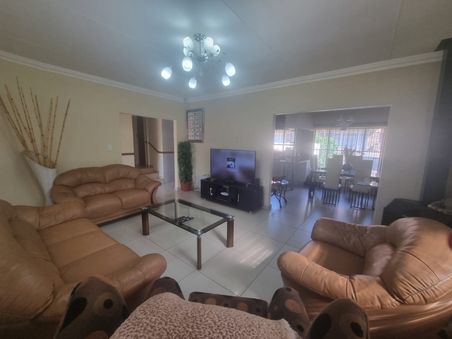To Let 3 Bedroom Property for Rent in Rooihuiskraal Gauteng