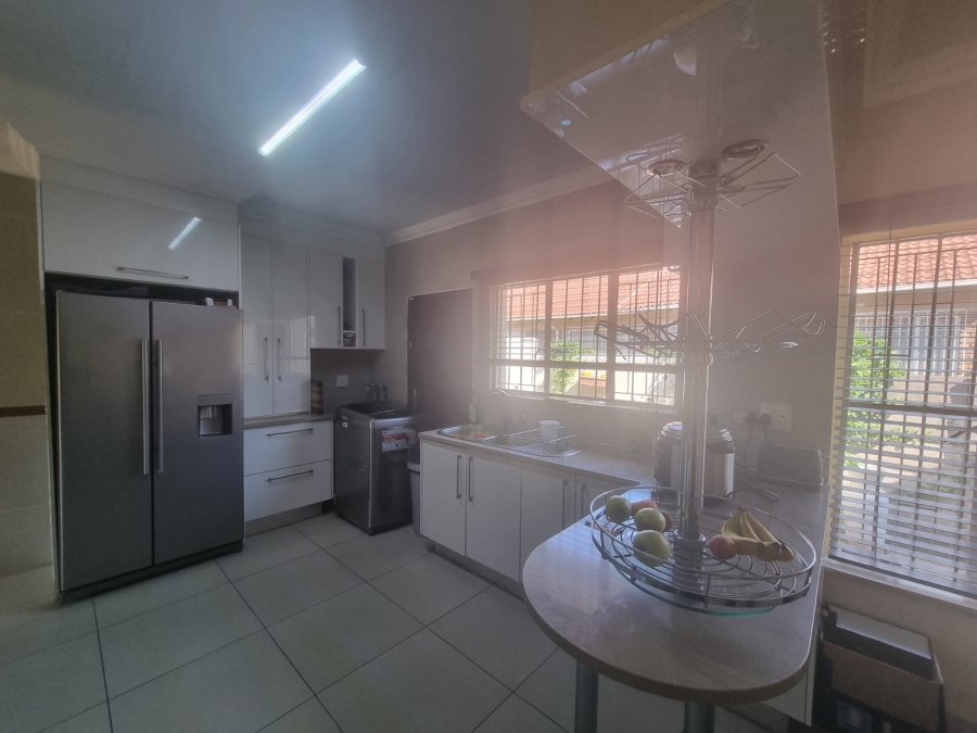 To Let 3 Bedroom Property for Rent in Rooihuiskraal Gauteng