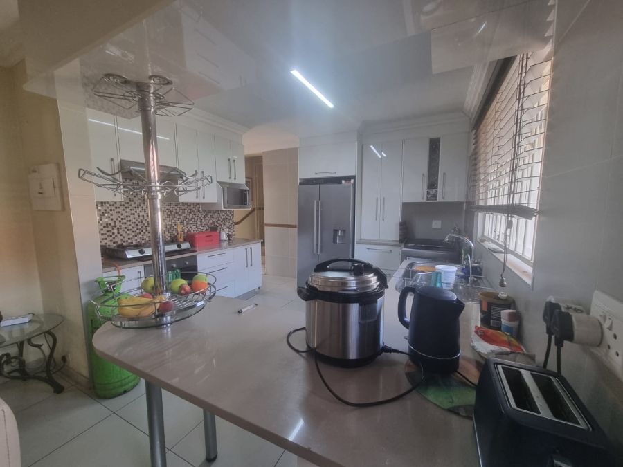 To Let 3 Bedroom Property for Rent in Rooihuiskraal Gauteng