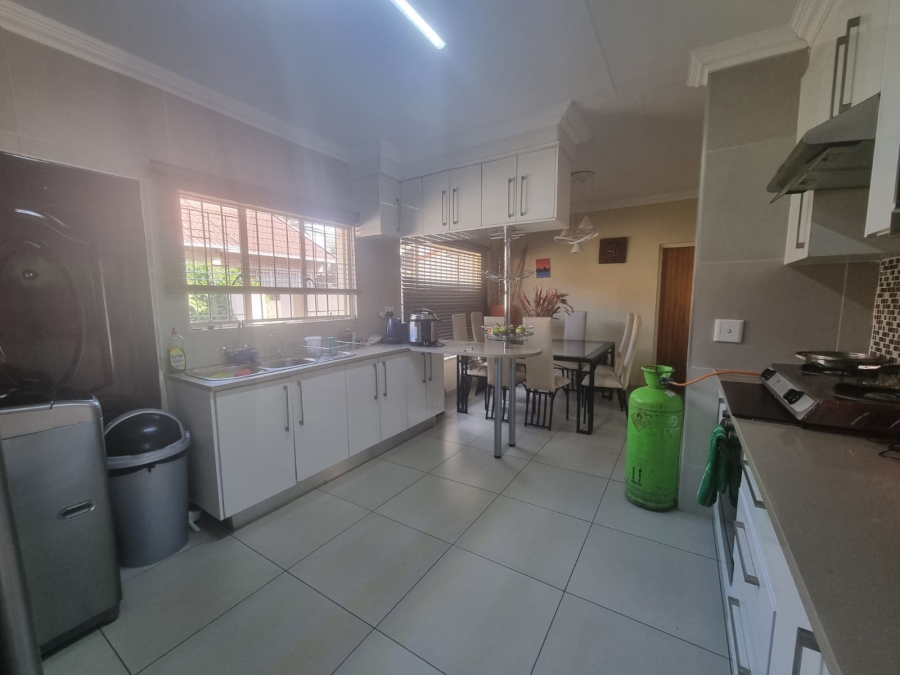 To Let 3 Bedroom Property for Rent in Rooihuiskraal Gauteng