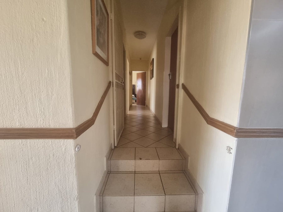 To Let 3 Bedroom Property for Rent in Rooihuiskraal Gauteng