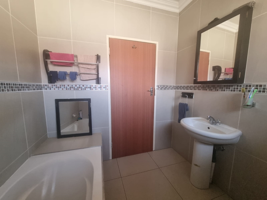To Let 3 Bedroom Property for Rent in Rooihuiskraal Gauteng