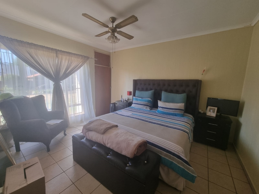 To Let 3 Bedroom Property for Rent in Rooihuiskraal Gauteng