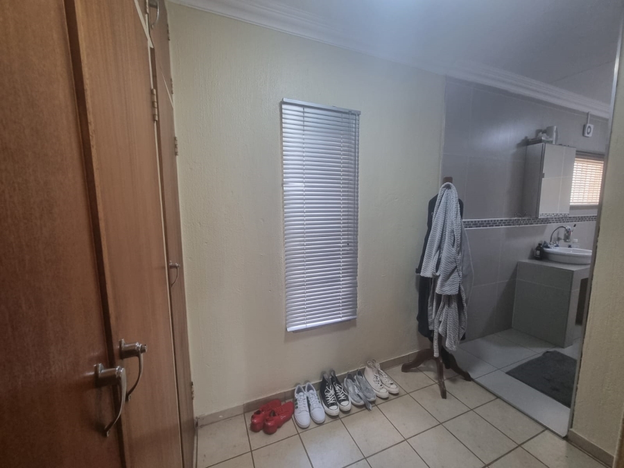 To Let 3 Bedroom Property for Rent in Rooihuiskraal Gauteng