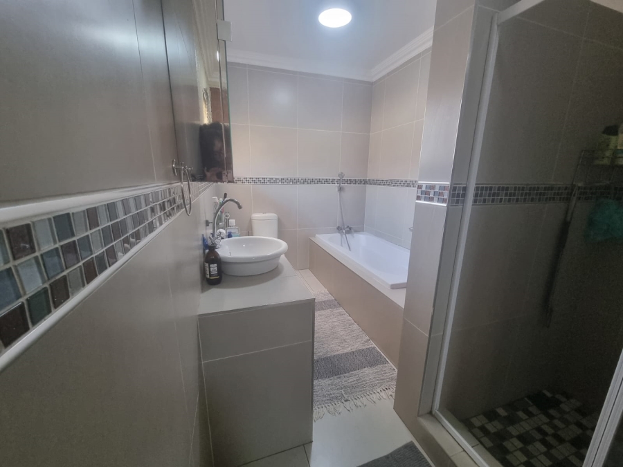 To Let 3 Bedroom Property for Rent in Rooihuiskraal Gauteng
