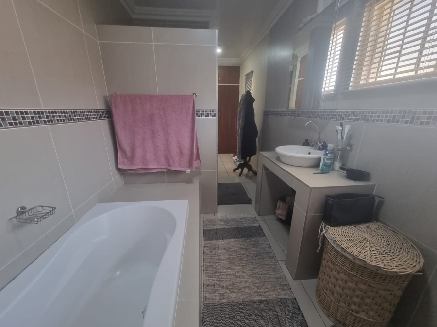 To Let 3 Bedroom Property for Rent in Rooihuiskraal Gauteng