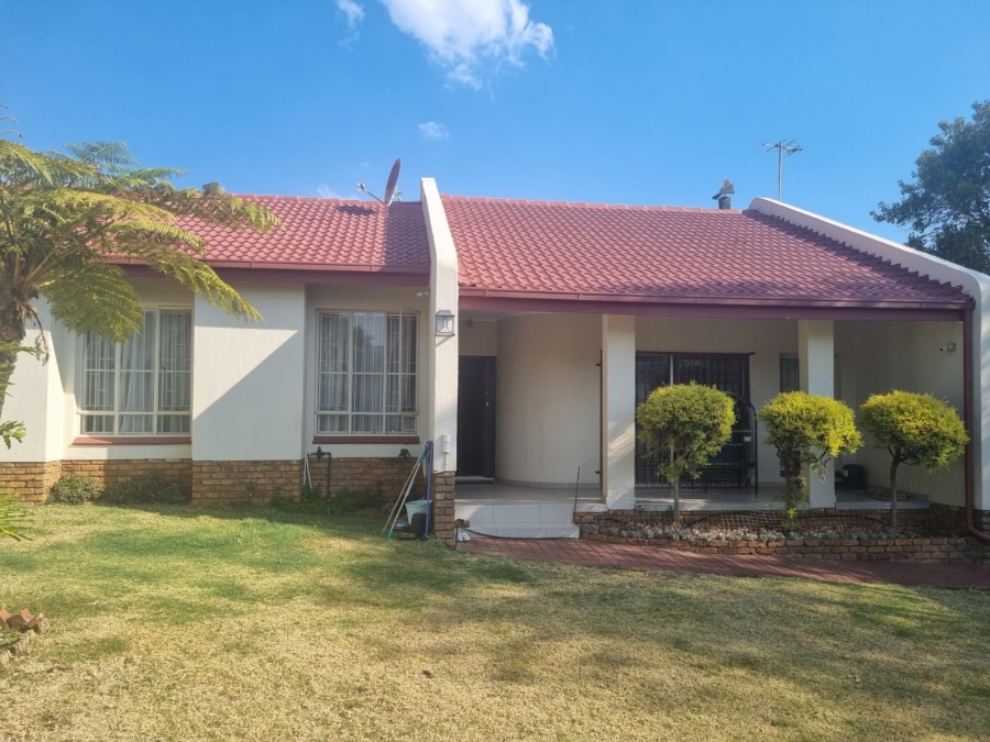 To Let 3 Bedroom Property for Rent in Rooihuiskraal Gauteng