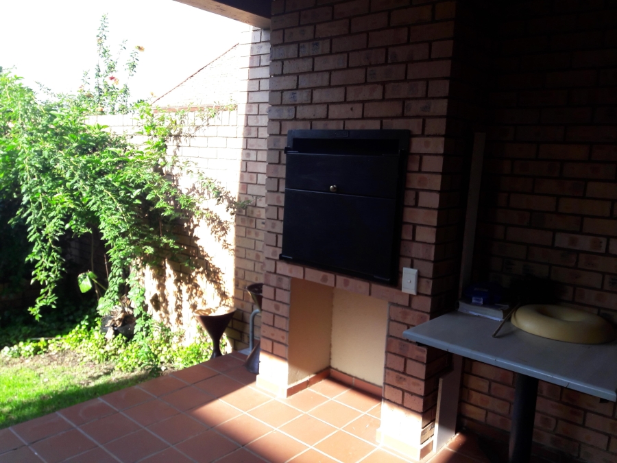 2 Bedroom Property for Sale in Newlands Gauteng