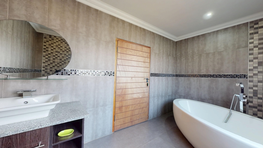 4 Bedroom Property for Sale in La Como Lifestyle Estate Gauteng