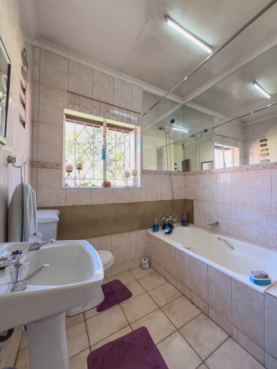 3 Bedroom Property for Sale in Birchleigh North Gauteng