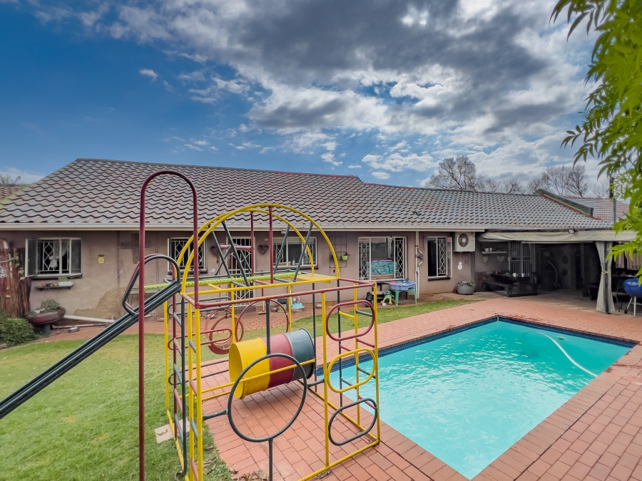 3 Bedroom Property for Sale in Birchleigh North Gauteng