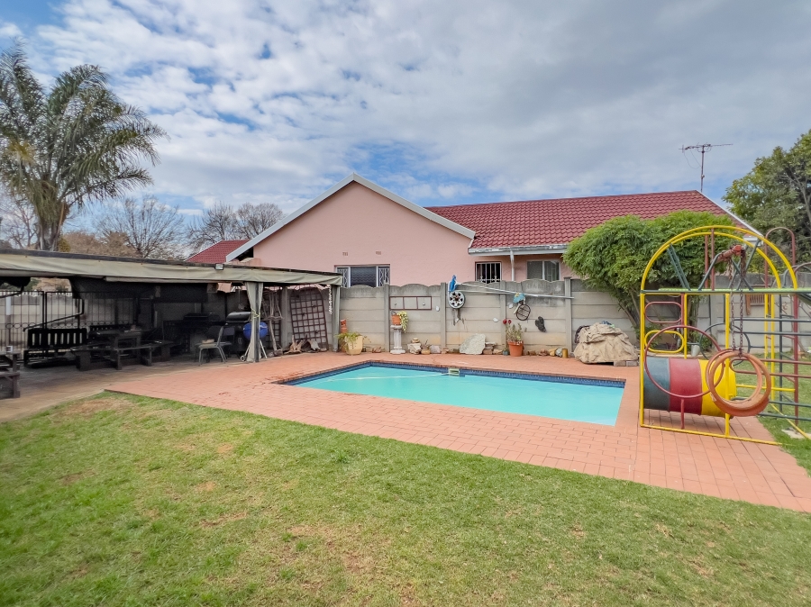 3 Bedroom Property for Sale in Birchleigh North Gauteng