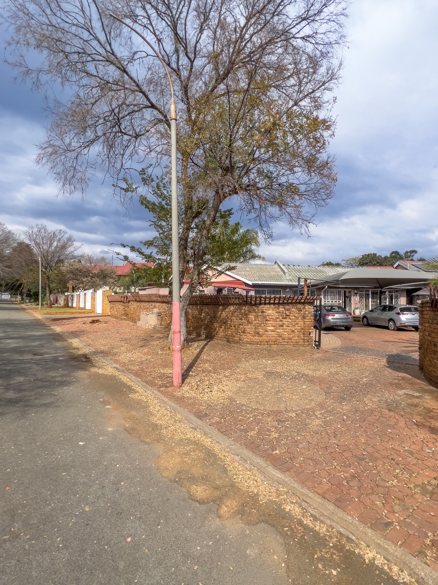 3 Bedroom Property for Sale in Birchleigh North Gauteng