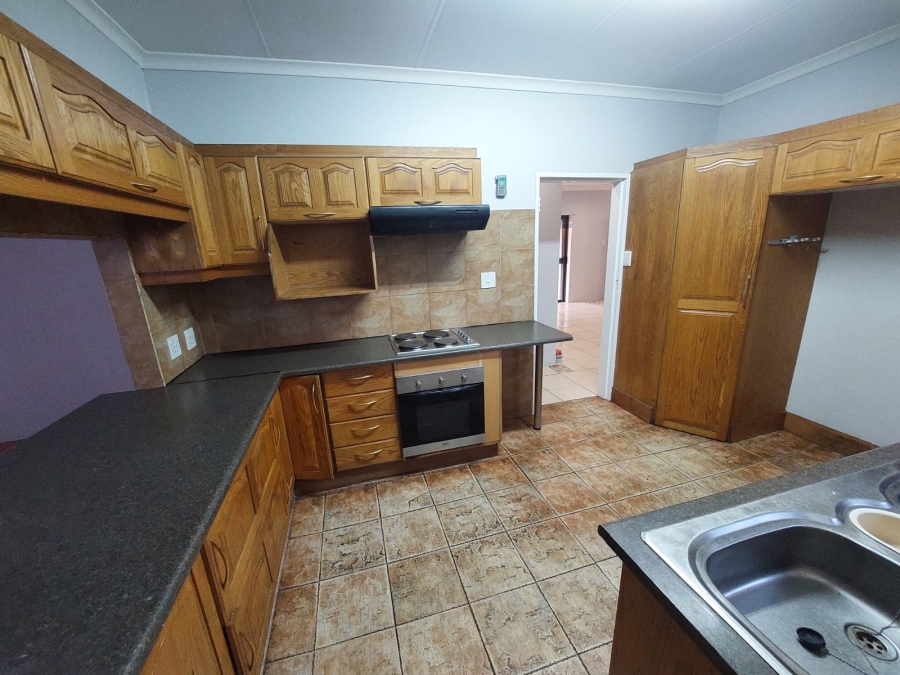 5 Bedroom Property for Sale in Magalieskruin Gauteng