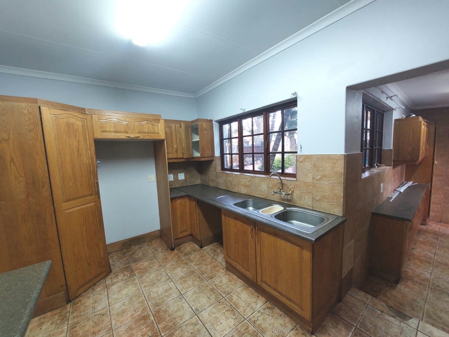 5 Bedroom Property for Sale in Magalieskruin Gauteng
