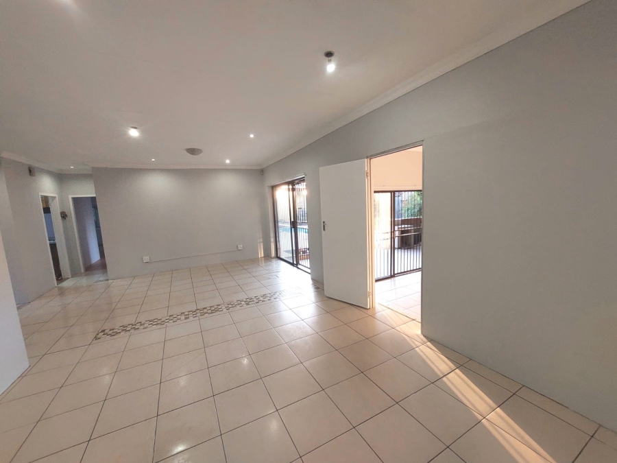 5 Bedroom Property for Sale in Magalieskruin Gauteng