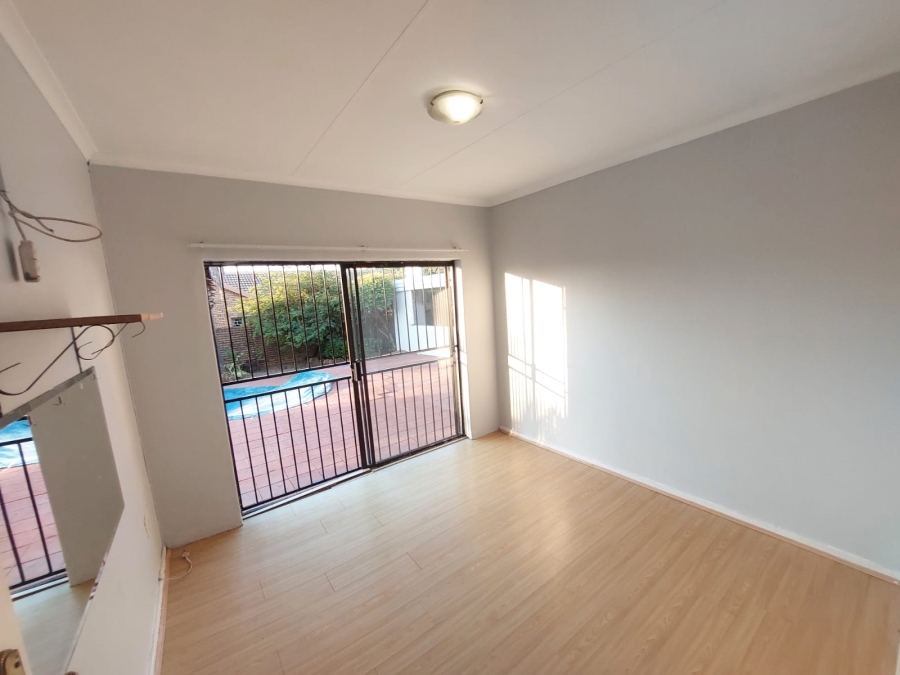 5 Bedroom Property for Sale in Magalieskruin Gauteng