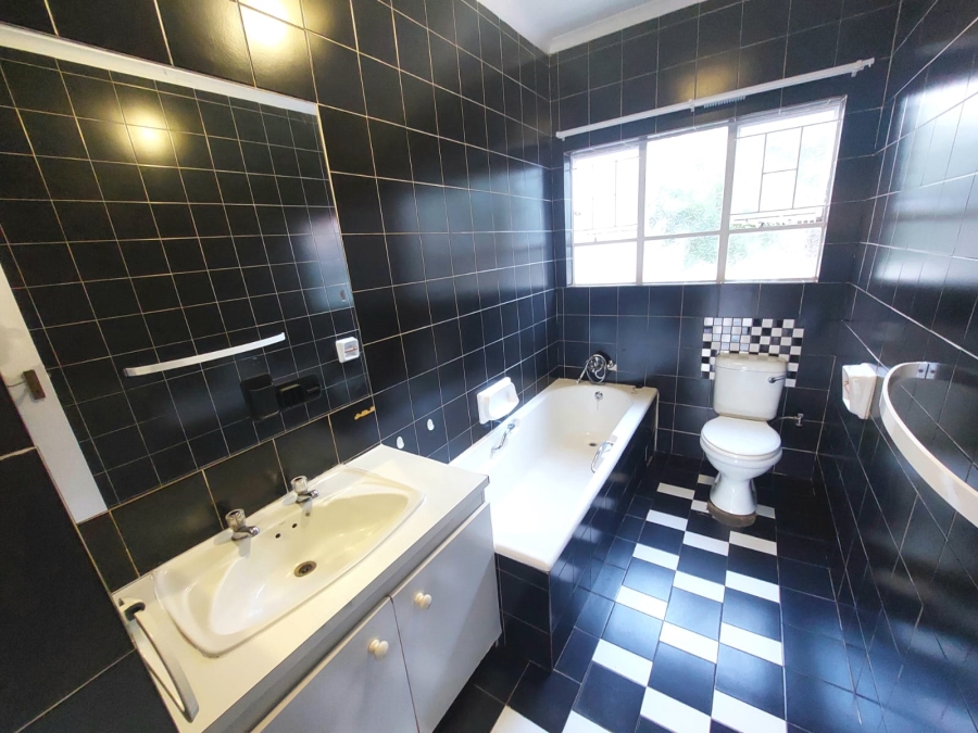 5 Bedroom Property for Sale in Magalieskruin Gauteng