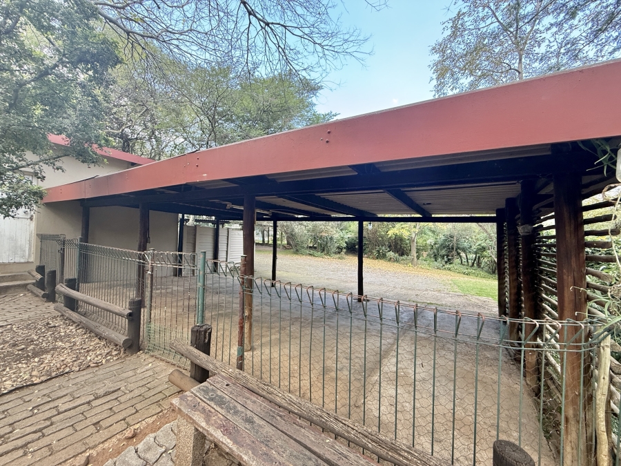 9 Bedroom Property for Sale in Poortview Gauteng