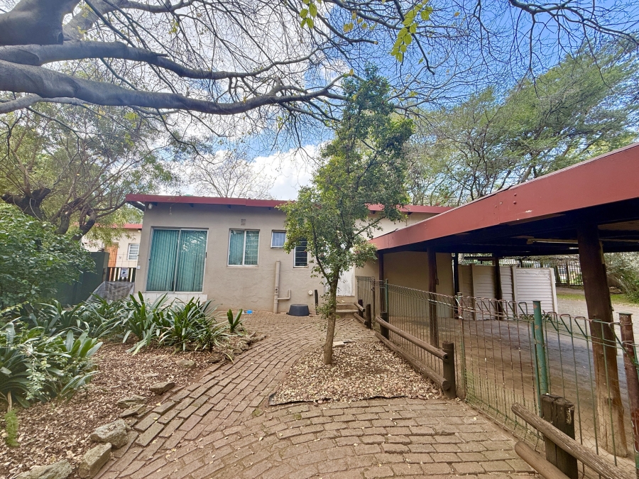 9 Bedroom Property for Sale in Poortview Gauteng